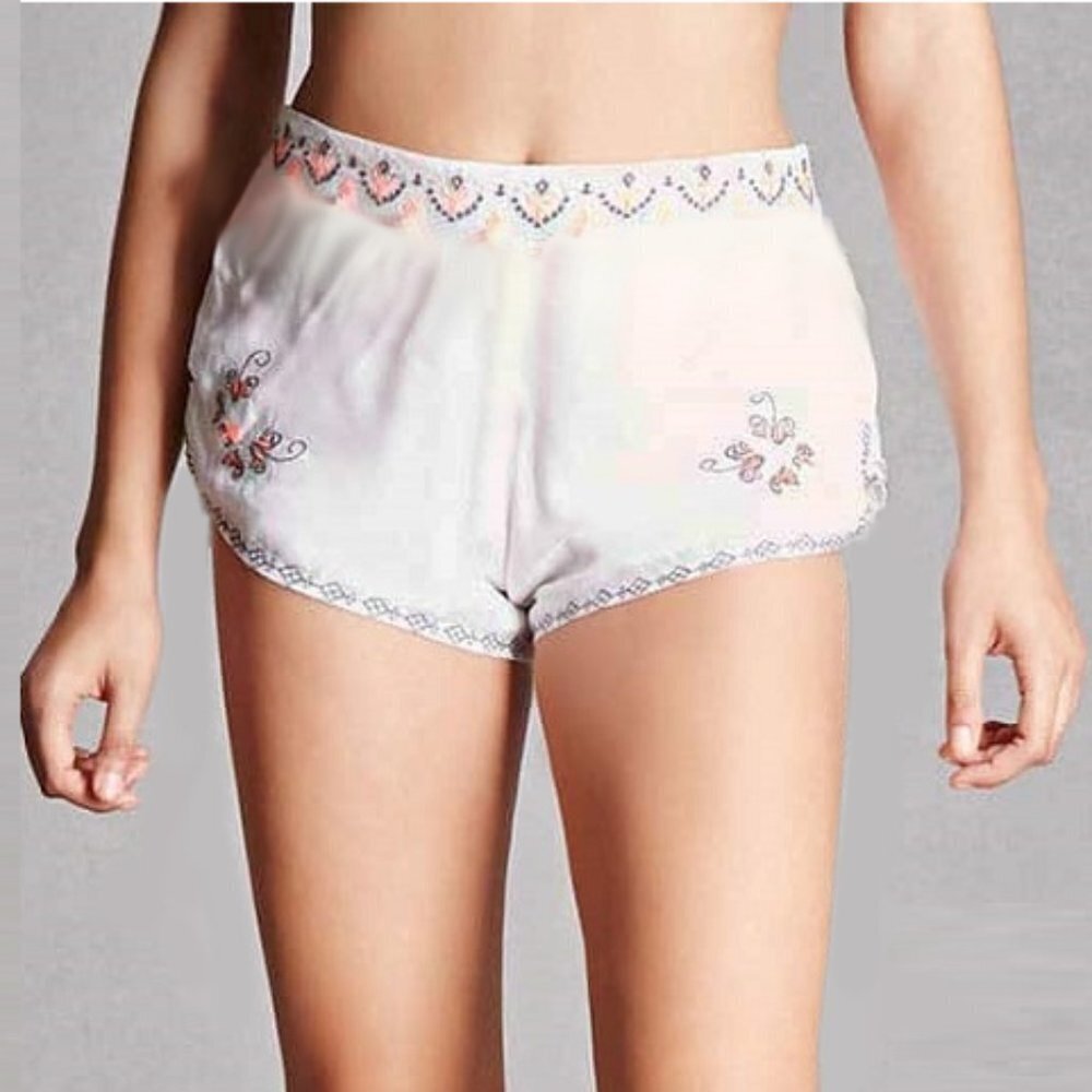 Embroidered White Women's Shorts
